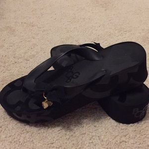 BCBG black flip flops